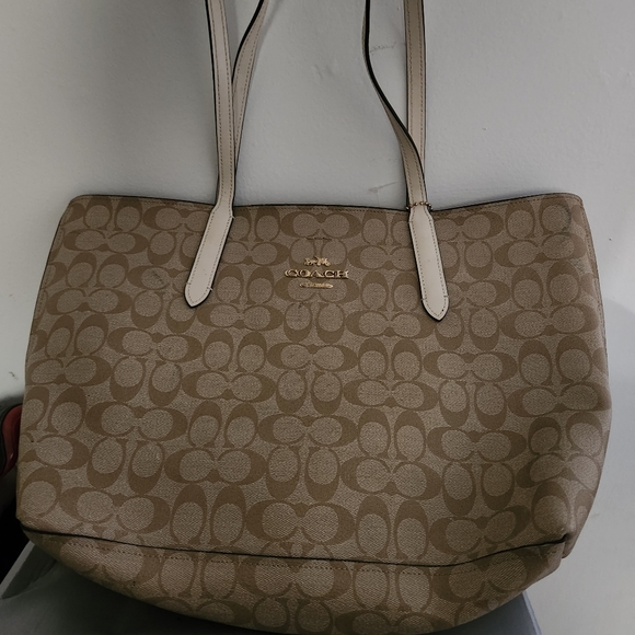 Coach - Picture 2 of 2